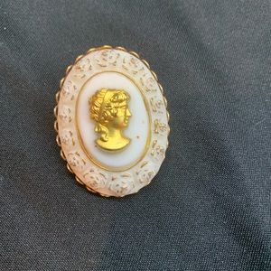 Beautiful vintage brooch.
